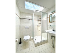 Bathroom - Holiday Home With 3 Bedrooms (Oostkapelle)