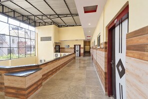 Lobby - FabHotel Home Town (Kanpur)