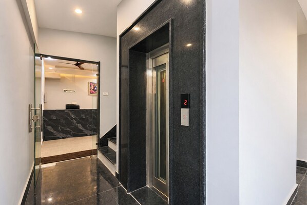 Lobby - FabHotel Grand Stay (New Delhi)