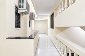 Lobby - FabHotel Laxmi (Pune)