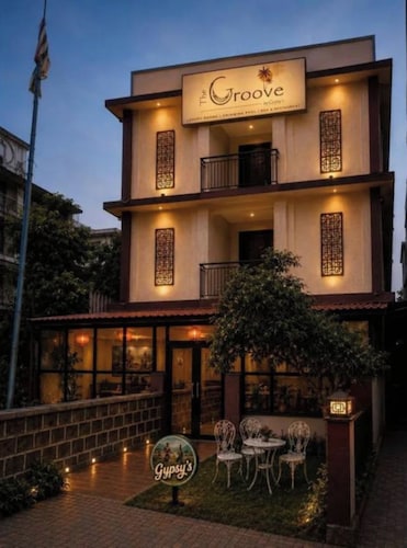 FabHotel The Groove