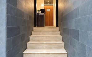 Lobby - FabHotel Hauzkhas Inn (New Delhi)