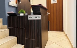 Reception - FabHotel Hauzkhas Inn (New Delhi)