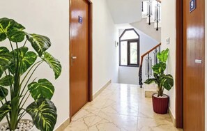 Lobby - FabHotel Hauzkhas Inn (New Delhi)
