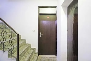 Lobby - FabHotel Premium Stay Dasrathpuri (New Delhi)