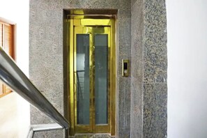 Lobby - FabHotel Premium Delite (Gurugram)