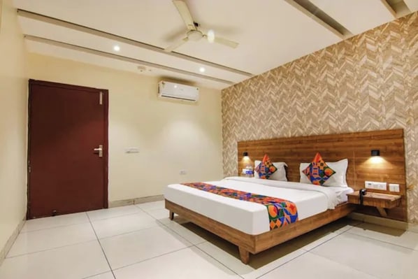 Room - FabHotel Amazing Stays - Vikaspuri (New Delhi)