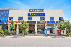 Front of property - FabHotel Amantran (Kanpur)
