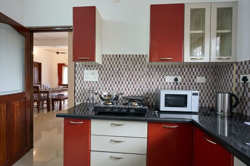 Lovely 3-br. flat at Kadavanthra
