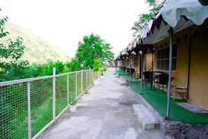 Terrace/patio - Palki Camps and Resorts (KANASER RANGE)