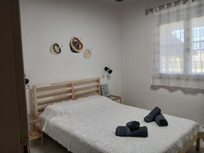 Room - Kanela House ,Cozy Cottage with Large Garden & BBQ (καλλικρατεια)