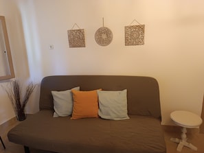 Living area - Kanela House ,Cozy Cottage with Large Garden & BBQ (καλλικρατεια)
