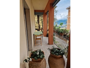 Outdoor dining - Casa Rosario e Annamaria (Torri del Benaco)
