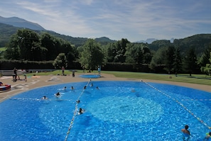 Pool - Apartment 'Charmant Vue Mont-Blanc' with Mountain View and Wi-Fi (Onnion)