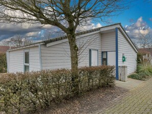 A single-story building with a sloped roof, a door, and a window. - Holiday Home in Renesse With Swimming Pool (Renesse)