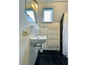 Bathroom - Holiday Home With 3 Bedrooms (Oostkapelle)