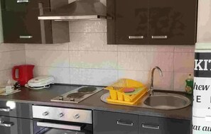 A kitchen with a gas stove, a sink, and cabinets. - 1 bedroom stunning apartment in Cres (Cres)