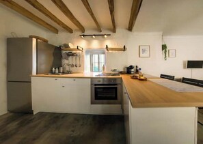 Private kitchen - Sayalonga Studio ~ Terrace & Fast WiFi (Sayalonga)