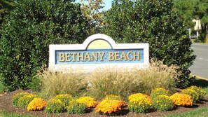 Property grounds - New 5BR Bethany Beach Luxury: Heated Plunge Pool & 1st Block to Beach! (Bethany Beach)