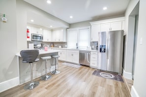 Interior - 2 Mi to Dtwn! Sleek Home w/ Yard in Grand Rapids (Grand Rapids)