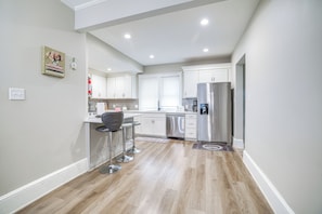 Interior - 2 Mi to Dtwn! Sleek Home w/ Yard in Grand Rapids (Grand Rapids)