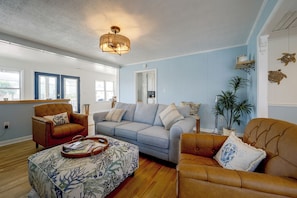 Interior - Salty Chateau Home w/ Ocean Views, Surf City (Holly Ridge)