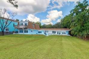 A two-story house with a large backyard, a deck, and a garage. - Hot Tub & Dock Access! Bayfront Studio (Fort Walton Beach)