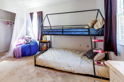 Dayton Area Extended Stay w/ Half-acre Garden