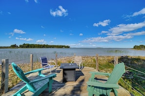 Interior - Upscale Beachfront Log Home on Lake Huron Shores (Drummond Island)