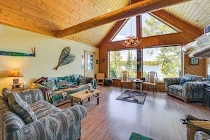 Interior - Upscale Beachfront Log Home on Lake Huron Shores (Drummond Island)