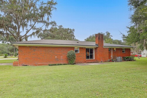 Dog Friendly & Vintage Vibe! 13 Mi to St Simons