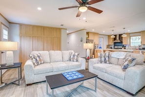 Interior - Easy I-4 Access: Central Florida Home w/ Fire Pit (Plant City)
