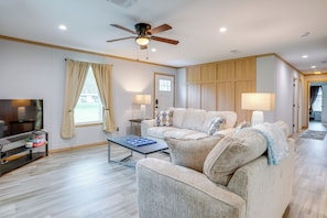 Interior - Easy I-4 Access: Central Florida Home w/ Fire Pit (Plant City)