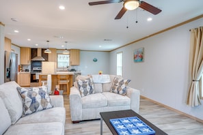 Interior - Easy I-4 Access: Central Florida Home w/ Fire Pit (Plant City)