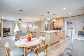 Interior - Easy I-4 Access: Central Florida Home w/ Fire Pit (Plant City)