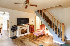 Interior - 'the Beaver's Den' Cozy 4BR Alaska Cabin (Nenana)