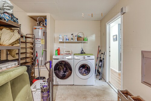 Easy Airport Access! Austin Home w/ Patio