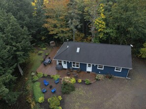 Exterior - Lakeside Retreat: Wood-Fired Hot Tub & Kayaks (Tatamagouche)