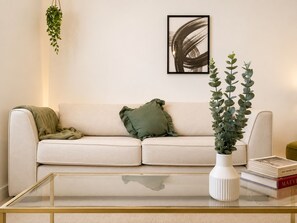 Room - Perfect Booking Modern 4-bed Home With Garden (Windsor)