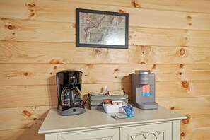 A coffee station with a Keurig coffee maker, a Mr. Coffee machine, and a coffee cup. - Sapphire Ridge Log Cabin~Hot Tub~Fire Pit~Hocking (Logan)
