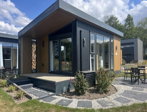 Romantic Coastal Chalet for 2
