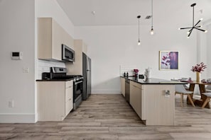 Private kitchen - Serene NJ Loft Sleeps 4 Gym + Free Parking (Kearny)