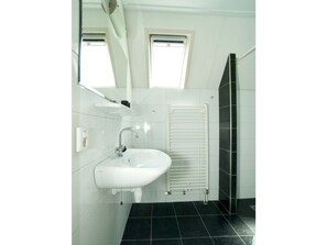 Bathroom - Holiday Home With 3 Bedrooms (Oostkapelle)