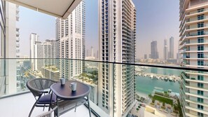 Balcony - Beach Vista, Emaar Beachfront (2) - Lux 1 Bed Partial Sea View l Private Beach Access (Emaar Beachfront)