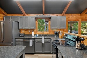 20-3630-Mountain-Top-Ln-Sevierville-TN-20 - Secluded Yard • Pet-Friendly • Hot Tub (Sevierville)