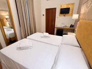Room - Double Room With Canal View (Venezia)