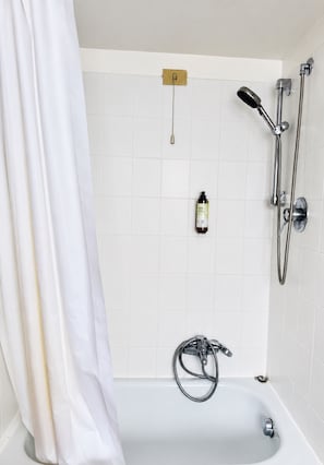 Bathroom - Double Room With Canal View (Venezia)