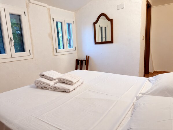 Room - Room 'Standard Double Room' with Wi-Fi and Air Conditioning (Venezia)