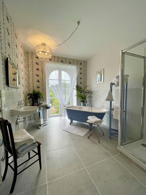 Bathroom - Vrbo Property (Vire)