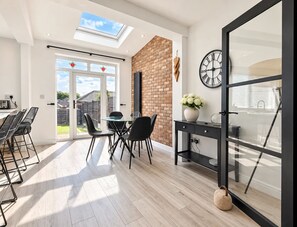 Interior - Family Home | Free Secure Parking | Pets Allowed - Pass the Keys (Salford)